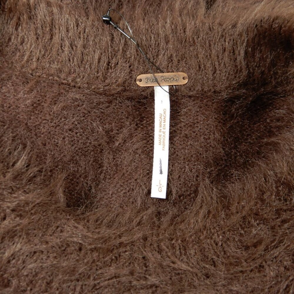 Free People Harrison Bunny Crew Fuzzy SWEATER Size L Mocha Brown Slouchy NEW - Picture 6 of 14